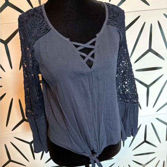 Mudd Blue 3/4 Bell Sleeve Criss-Cross V-Neck Cropped Blouse - Picture 2 of 12